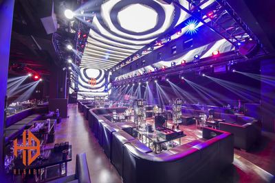 上海市闵行区HIBABY酒吧230平方户内P4全彩LED显示屏